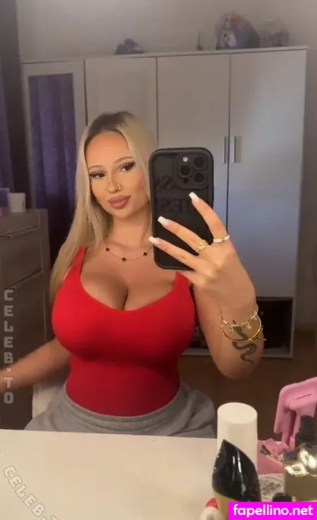 28 Larisarx OnlyFans Thumbnail #FO9fhqMLwn