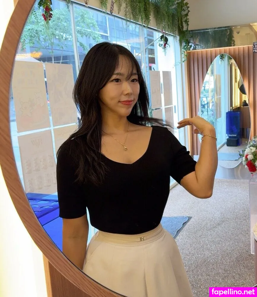 2ee_luda Nude Leaked OnlyFans Photo #9r3RctBRE4