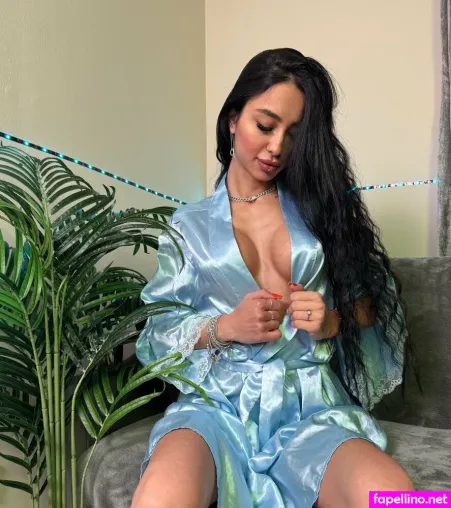 A Xandra Free Main Profile Photo