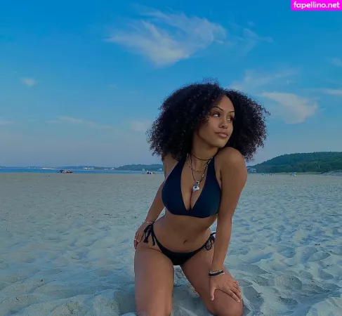 Aaliyeezy OnlyFans Thumbnail #0Mg5O37E2l