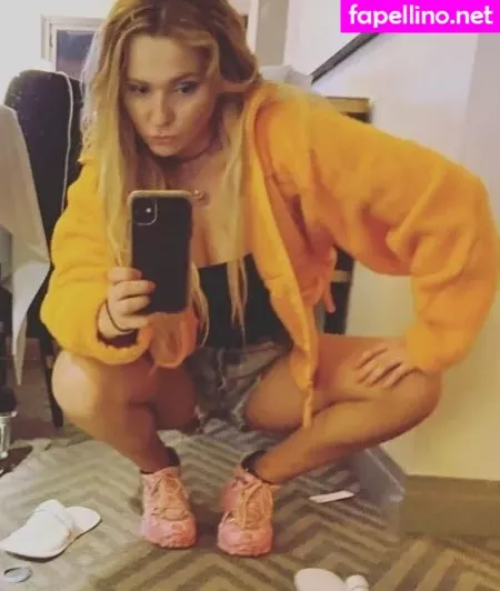 Abigail Breslin OnlyFans Thumbnail #HATROPdXs5