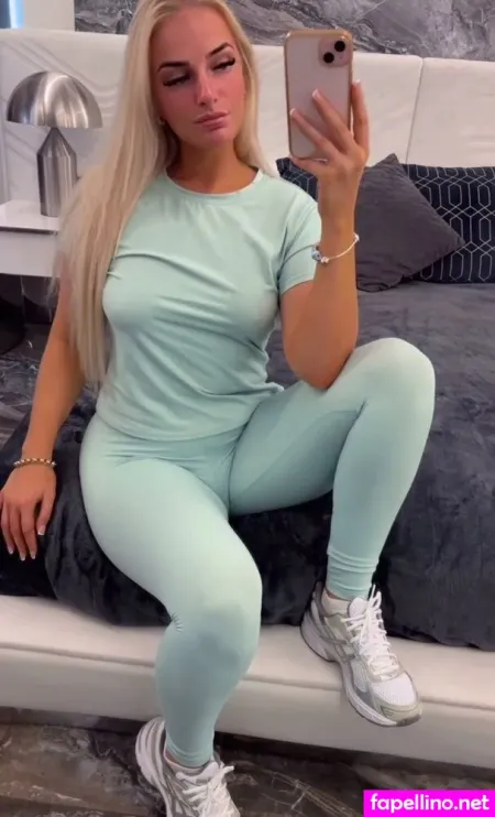 Abigail Holder OnlyFans Thumbnail #8lsBsLrR6A