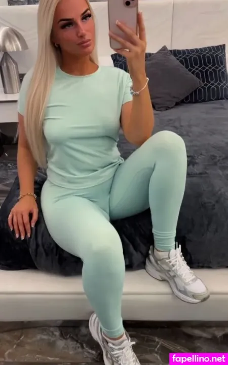 Abigail Holder OnlyFans Thumbnail #xlzYzp7lOI