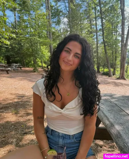 Abigail Rathbone OnlyFans Thumbnail #EeuRRuAaKN