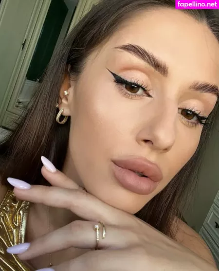 Adalline OnlyFans Thumbnail #uyrV2D00XB