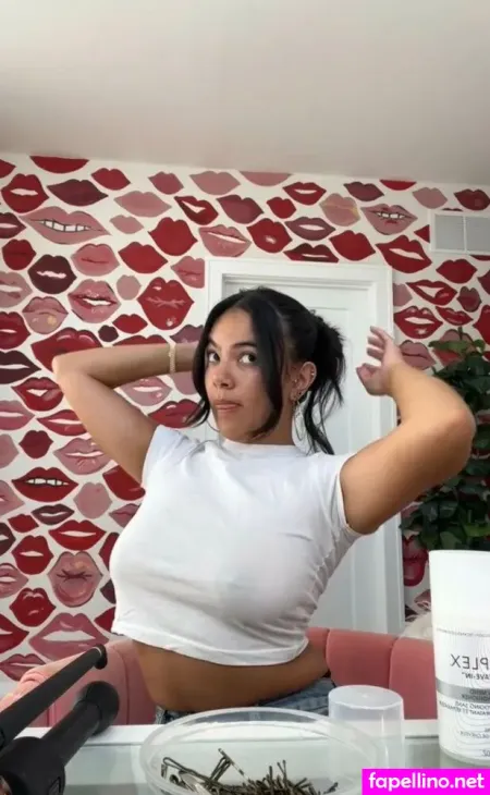 Adelaine Morin OnlyFans Thumbnail #1mP5dvaxLd