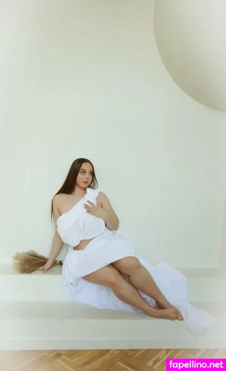 Adele Queen Boobs OnlyFans Thumbnail #6CQnNrLJb2