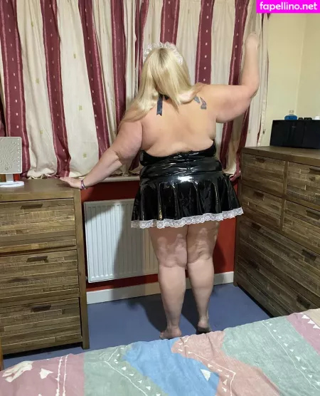 Adelesexyuk OnlyFans Thumbnail #1laUyBGldq