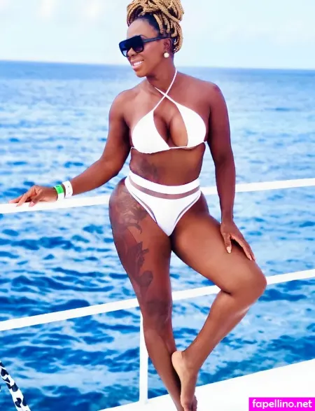 Adelia Soares OnlyFans Thumbnail #0xRMBVsmaQ