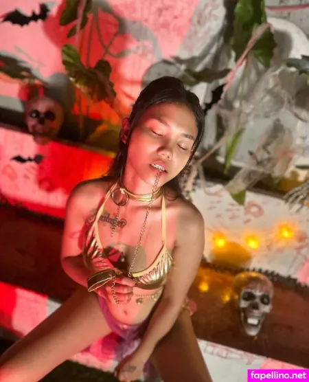 Adeline Rach OnlyFans Thumbnail #MHkU9hNeBi