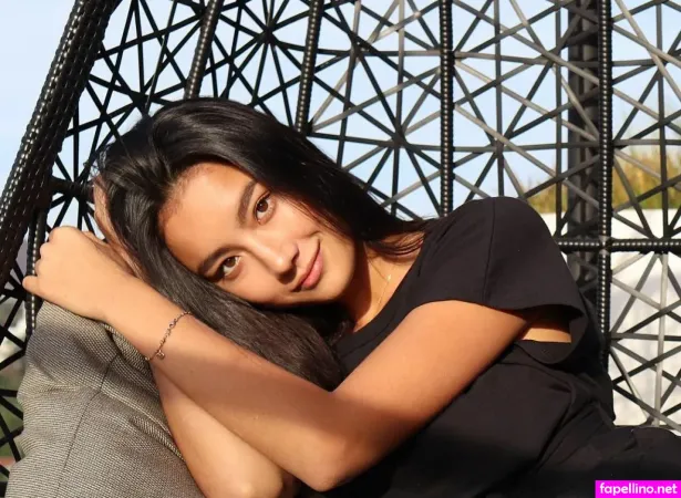 Adeline Rudolph OnlyFans Thumbnail #0Pxp4eI41V