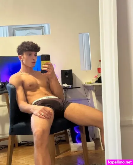 Adrian Hots OnlyFans Thumbnail #XFnJur7Zem