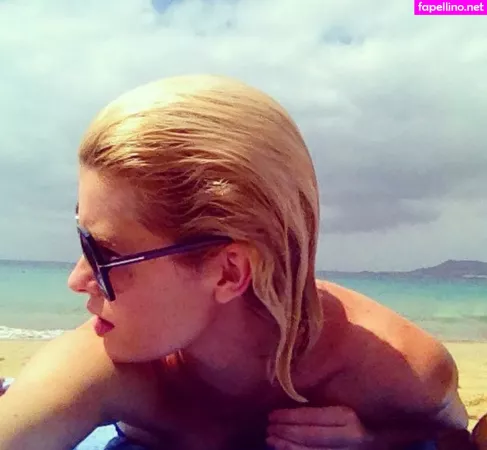 Adriana Abenia OnlyFans Thumbnail #kiKfVmS1Oe