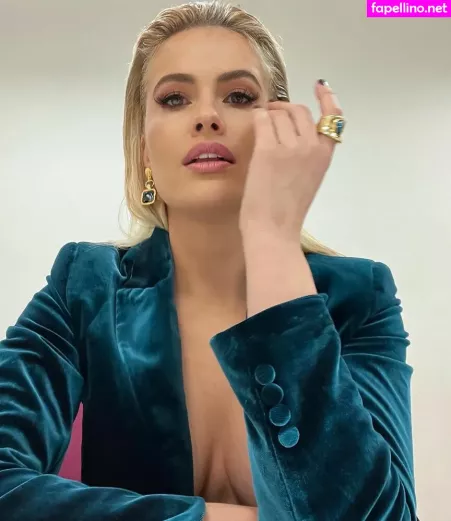 Adriana Abenia OnlyFans Thumbnail #x0oSfBZJZg