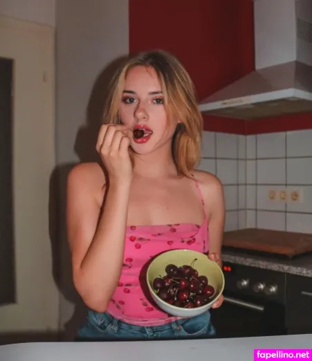 Adriana Burova OnlyFans Thumbnail #oue5Y6o3TJ