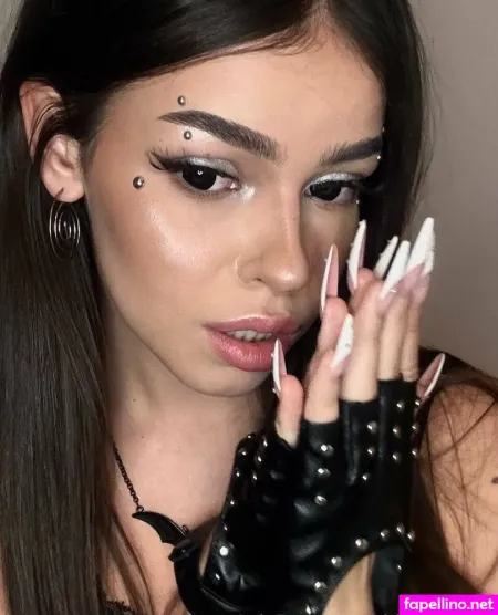 Adriannaswag OnlyFans Thumbnail #XVwcAXwFXN