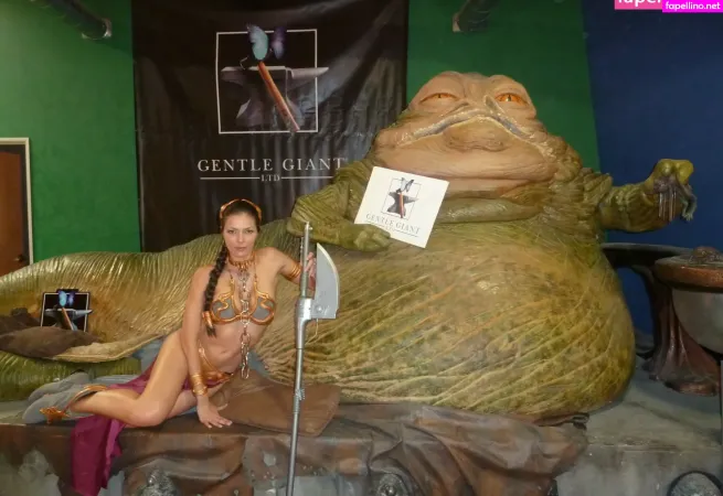 Adrianne Curry OnlyFans Thumbnail #uyJ14lOxx1