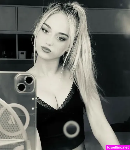 Adriianaasz OnlyFans Thumbnail #IyXWOcck5X