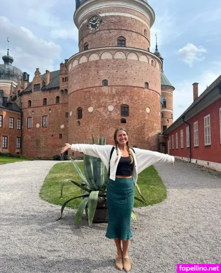 Adventureswithbella OnlyFans Thumbnail #0RiyUm2Hno