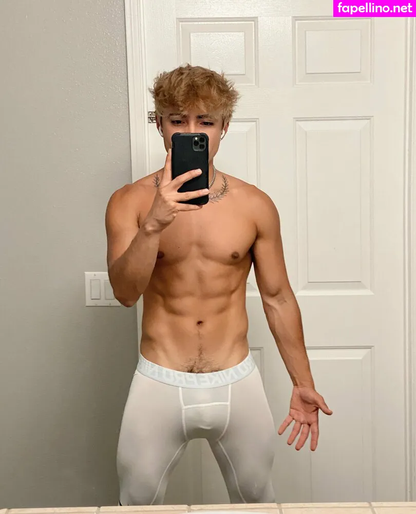 aedan_d23, aedanvip Nude Leaked OnlyFans Photo #8vKIahEgGL