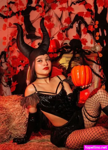 Ahri Moon1 Main Profile Photo