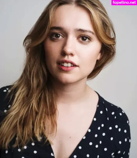 Aimee Lou Wood OnlyFans Thumbnail #1x61bPyooD