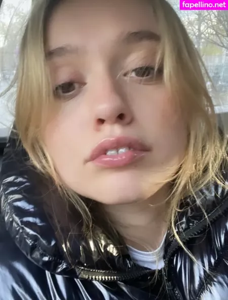 Aimee Lou Wood OnlyFans Thumbnail #IrBmsuZQSl