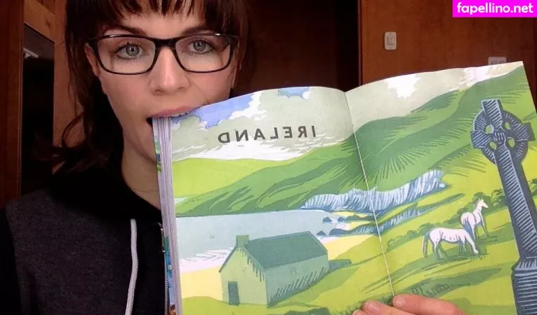 Aisling Bea OnlyFans Thumbnail #4bzRk9tWm8