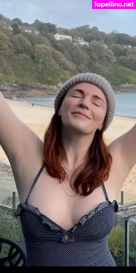 Aisling Bea OnlyFans Thumbnail #smthndLzZd
