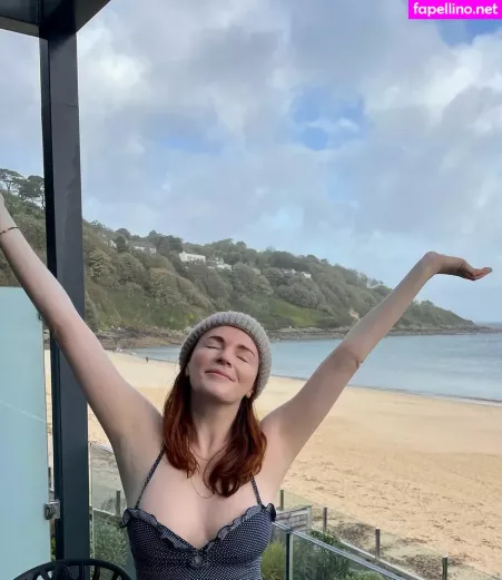 Aisling Bea OnlyFans Thumbnail #yELSVszNEO