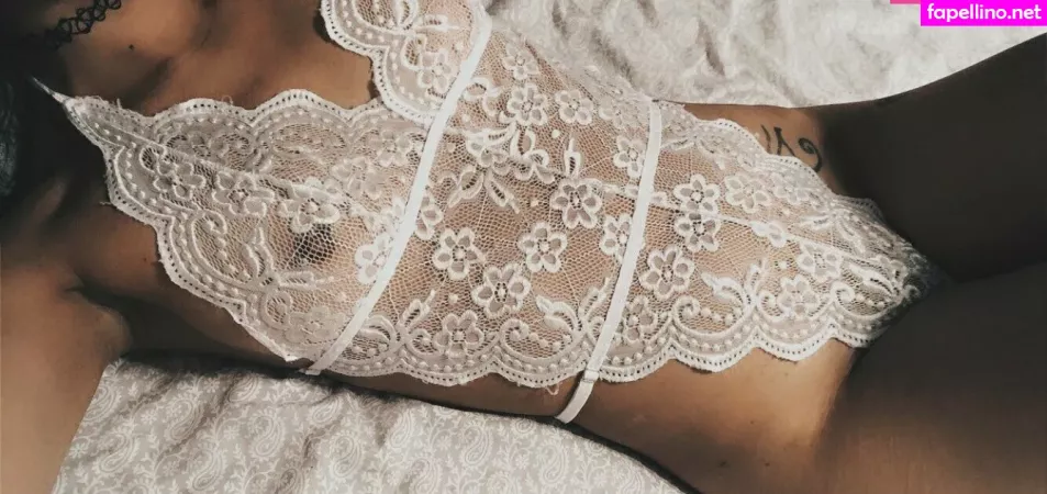 Al13nxb1tch OnlyFans Thumbnail #j7GdtMl4JO