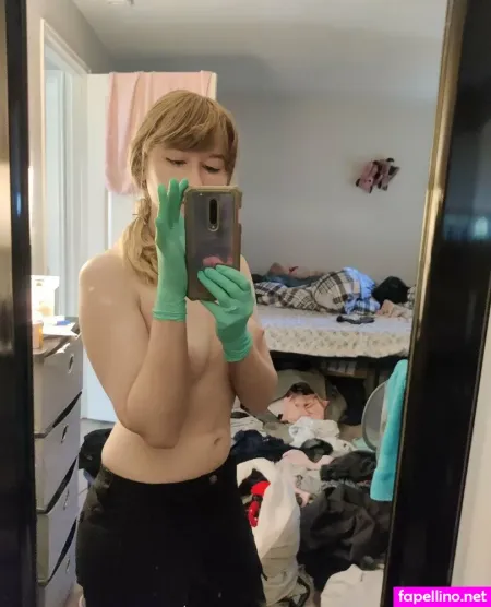 Alaska Moon Glovefetish OnlyFans Thumbnail #MlVXVp3uhi