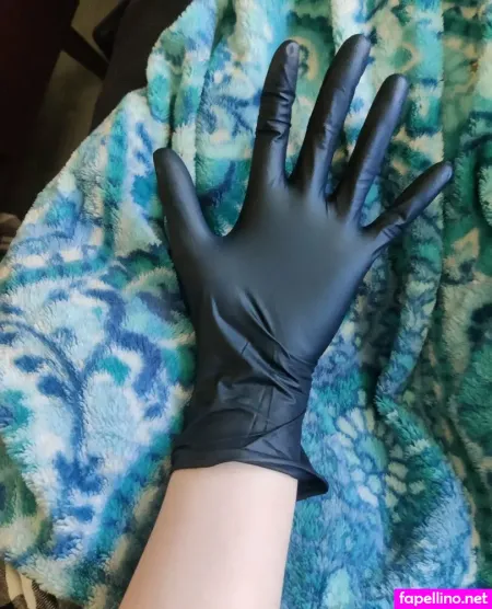 Alaska Moon Glovefetish OnlyFans Thumbnail #iZNK87S0Ub