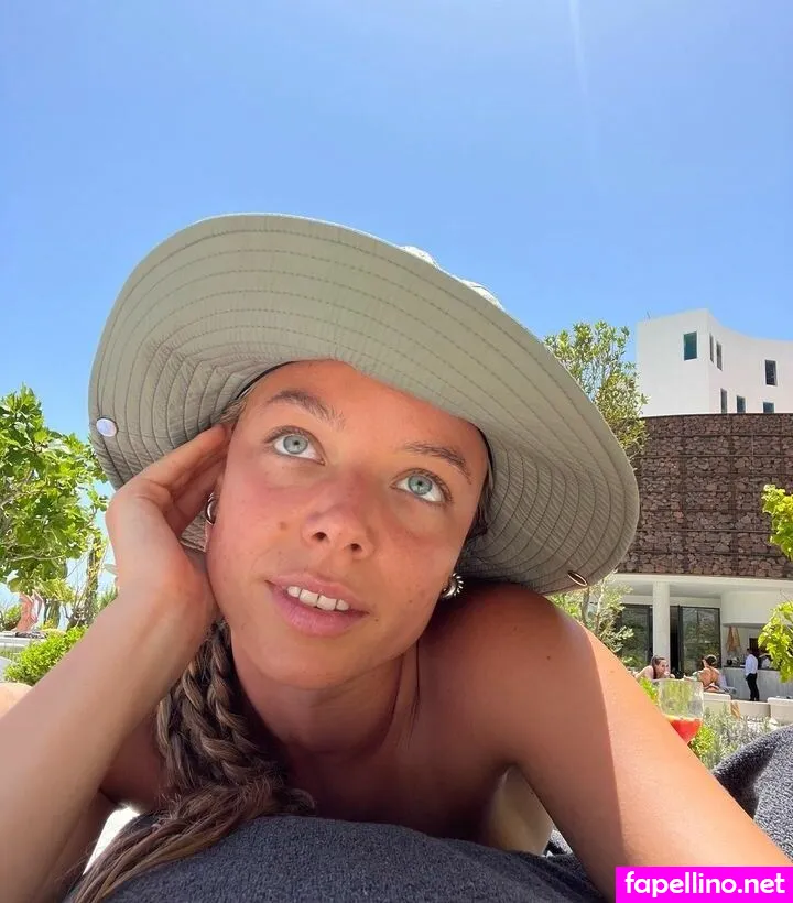 albxreche, vicky_de_levine Nude Leaked OnlyFans Photo #7yh8SaWwty