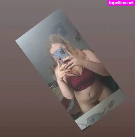 Aleksandra Ostrowska OnlyFans Thumbnail #KpmGnZZ4hU