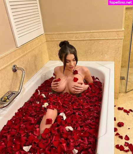 Aleksandra Queenie OnlyFans Thumbnail #n0LyjnbTU7
