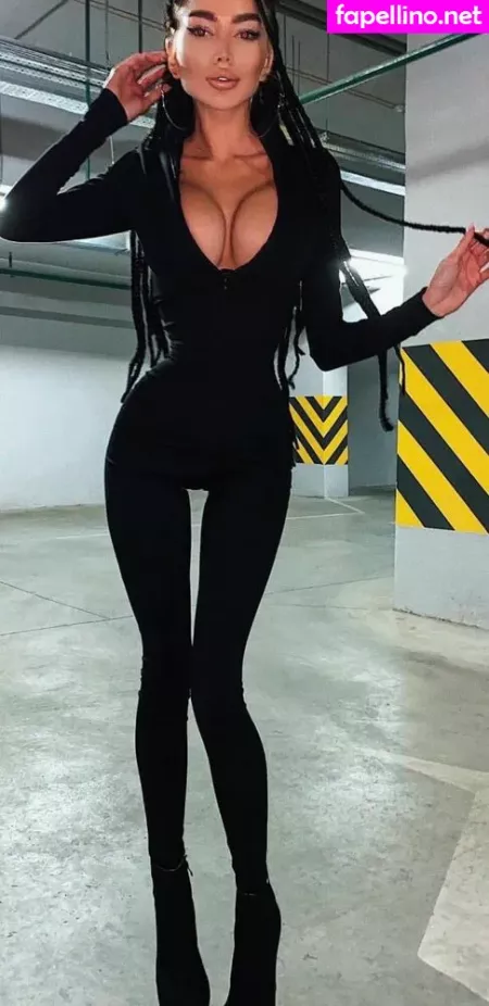 Alena Omovich OnlyFans Thumbnail #0ddUBp300V