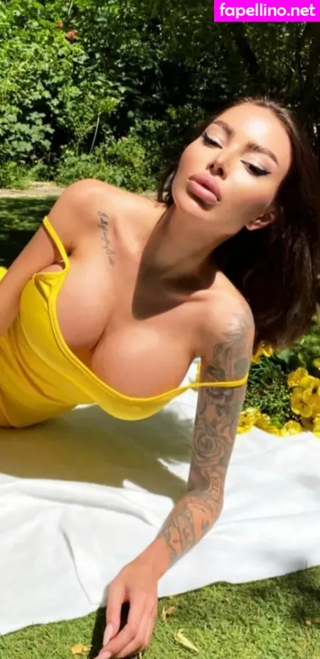 Alena Omovich OnlyFans Thumbnail #ICdnC9hmlm