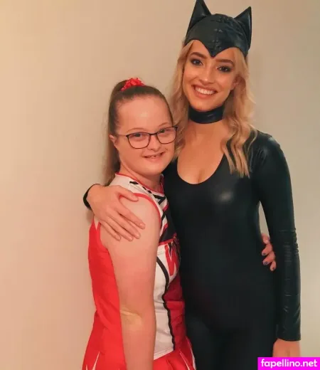 Alexandra Croft OnlyFans Thumbnail #0NKNWee9ys