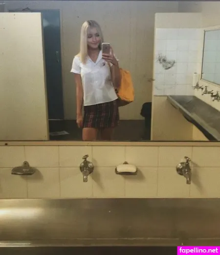 Alexandra Croft OnlyFans Thumbnail #17IYBnM087