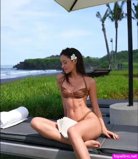 Alexandra Malena Saint Mleux OnlyFans Thumbnail #2IMAVUfWGk
