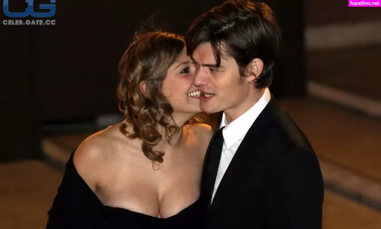 Alexandra Maria Lara OnlyFans Thumbnail #4IoJINswIu