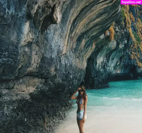 Alexandra Romanovna 1 OnlyFans Thumbnail #17QSjwkCEI