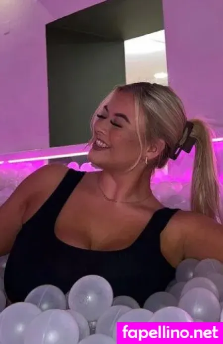 Alexandra Spencer OnlyFans Thumbnail #Grpvk5axWS