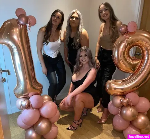 Alexandra Spencer OnlyFans Thumbnail #UdegucIrIp