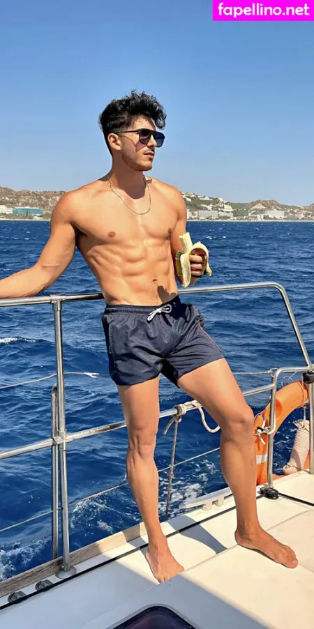 Alexandrosr OnlyFans Thumbnail #KOu3XinSDI