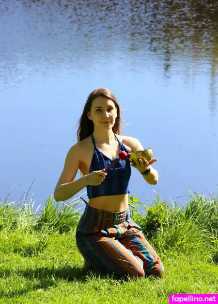 Alexis Yoga OnlyFans Thumbnail #aBJFuBRYwo