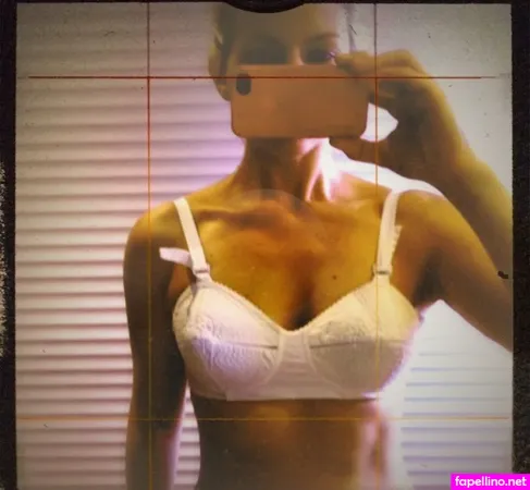 Ali Liebert OnlyFans Thumbnail #LkFFweBU3n