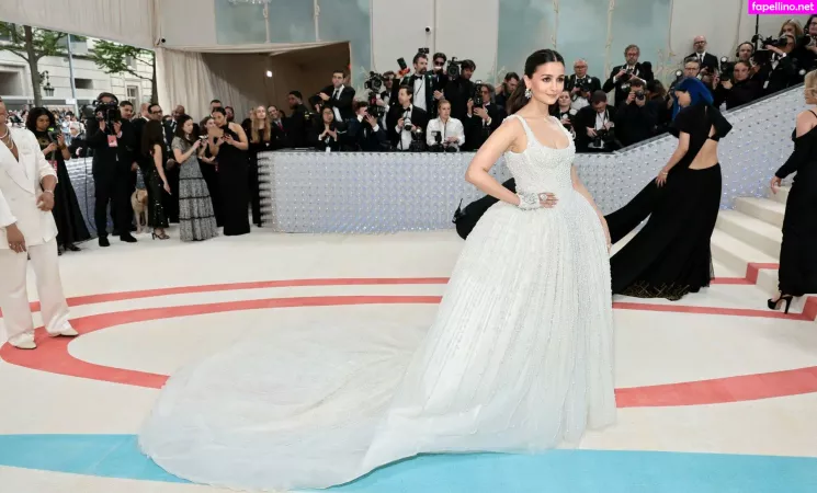 Alia Bhatt OnlyFans Thumbnail #K1XMdkCFy9