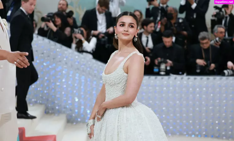 Alia Bhatt OnlyFans Thumbnail #tVLyAQUSgE